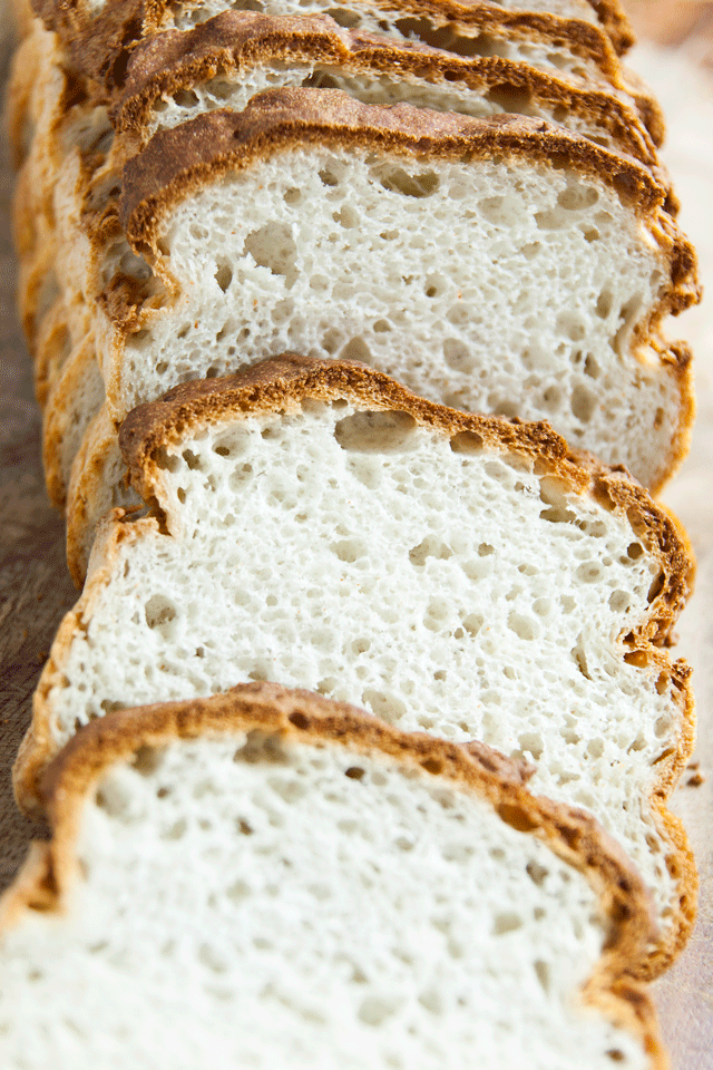 Rebanadas de pan de molde sin gluten rico y jugoso